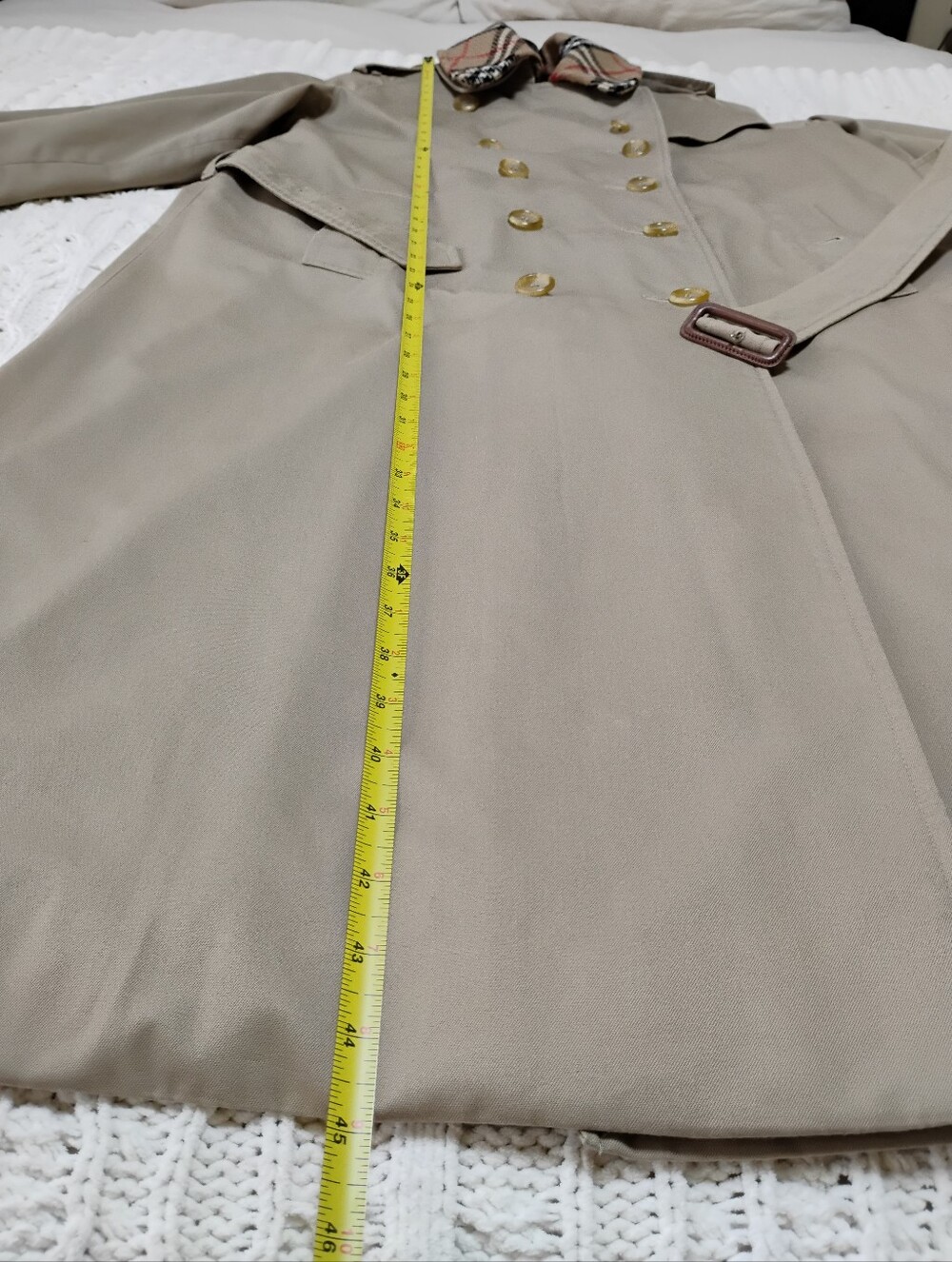 Vintage Burberry Classic Beige Trench Coat with Plaid Lining - Picture 11 of 15